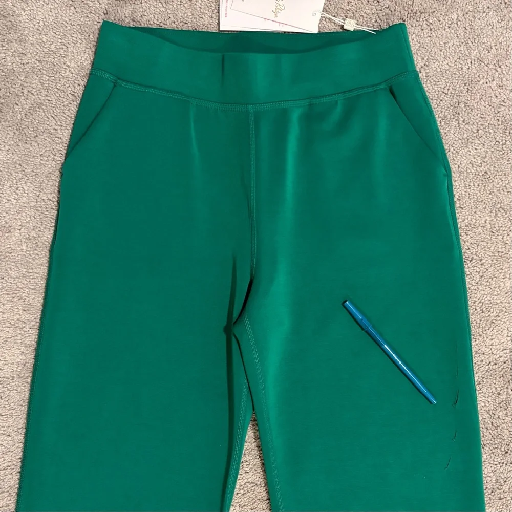 🌿 Lilly Pulitzer UPF 50+ 30.5" Alwyn High Rise Pant, Fiddle Leaf Green, FLAWED - Picture 7 of 16